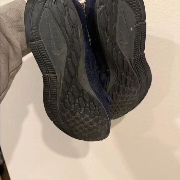 Nike Men's Black and Neon Green Seahawks Athletic Shoes size 8 - Picture 5 of 6